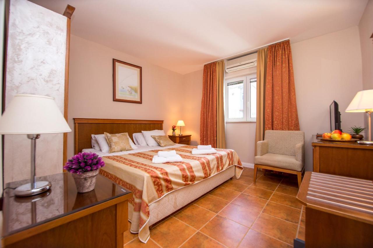 Vila Lazovic Hotel Budva Eksteriør billede